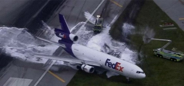 FedEx货机降落起火